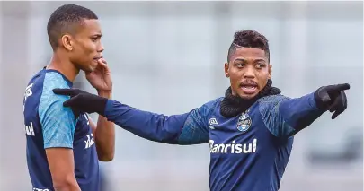 ??  ?? Ex-jogadores de Bahia e Vitória, Madson e Marinho serão titulares pelo Grêmio diante do líder Flamengo