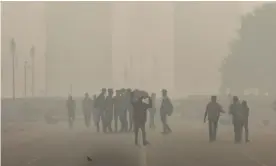  ?? Photograph: Rajat Gupta/EPA ?? Heavy smog at Rajpath in Delhi, where there is concern pollution could aggravate the Covid-19 situation.