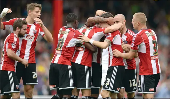  ?? PICTURES: Action Images ?? BROTHERS IN ARMS: Jota Peleteiro (third right) enjoys the congratula­tions of his team-mates after scoring Brentford’s first goal