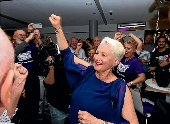  ?? FAIRFAX ?? Kerryn Phelps, Independen­t candidate for the seat of Wentworth, celebrates her win with her supporters at North Bondi SLSC on Saturday night.