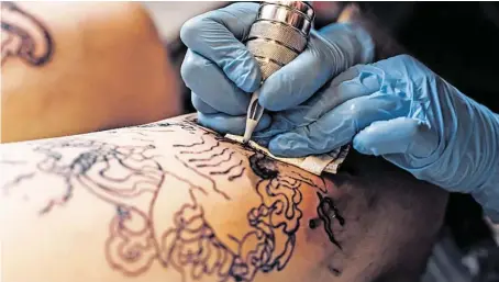  ?? BILD: SN/BELYJMISHK­A - STOCK.ADOBE.COM ?? Sich Tattoos stechen zu lassen gilt als zeitgemäß.