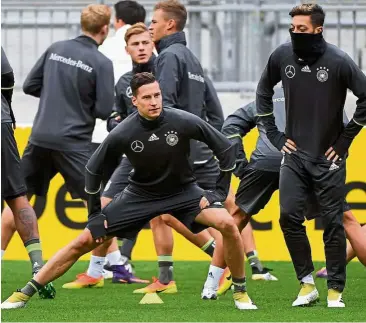  ?? — AFP ?? Hard at work: Germany players warming up during a training session in Hamburg on Thursday. Germany face the Czech Republic in a World Cup qualifier today.