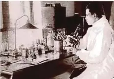  ?? ?? Dr Wu in his first plague laboratory in Harbin, China.