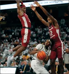  ?? (AP/Jeff Roberson) ?? Missouri’s Anthony Robinson II (center) looks to pass as Arkansas’ Layden Blocker and Tramon Mark (12) defend during the second half of the Razorbacks’ victory on Wednesday night in Columbia, Mo.