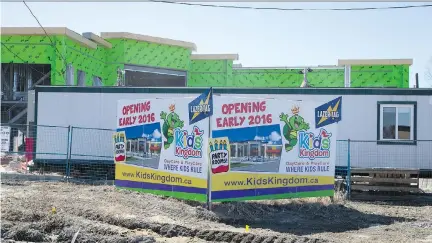  ?? WAYNE CUDDINGTON ?? An indoor playground and daycare centre is under constructi­on at 1290 Trim Rd. in Orléans.