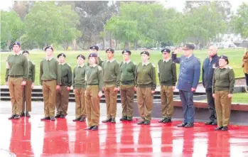  ?? ?? The Taupō Army Cadet Unit stands to attention in the rain to pay their respects.