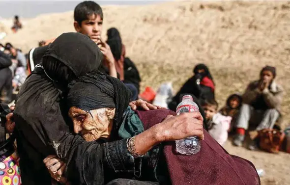  ?? REUTERS PIC ?? Khatla Ali Abdullah resting as she fled Mosul with other displaced people last month.