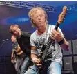  ?? Fotos: Balken (3)/Furthmair (2) ?? Die Band Schreyner rockte bei „Rock in Zell“.