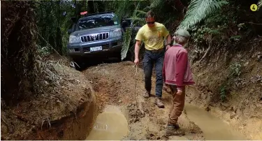  ??  ?? 4 4: Adam and Dale Plimmer checking the depth of the mud before the Prado dropped into the bog.