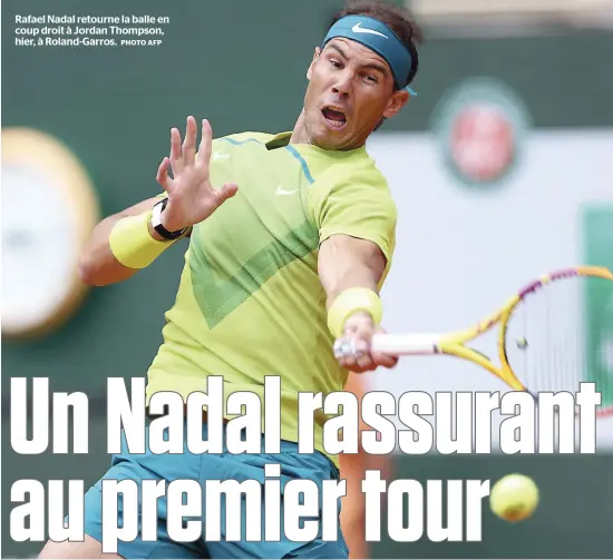  ?? PHOTO AFP ?? Rafael Nadal retourne la balle en coup droit à Jordan Thompson, hier, à Roland-Garros.