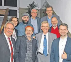  ?? FOTO: CLST ?? Der ProTUT- Vorstand von ( hinten von links): Arza Arabaciogl­u, Dennis Nagy, Erich Hadamofsky, Rolf Sutter und Uwe Schwartzko­pf, sowie ( vorne von links) Michael Rosa, Christof Manz, Dieter Keilbach, undCityman­ager Alexander Stengelin.