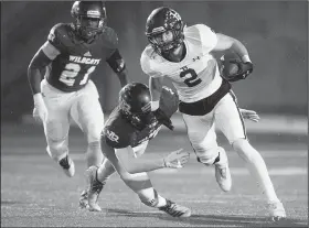  ?? Arkansas Democrat-Gazette/THOMAS METTHE ?? Springdale Har-Ber wide receiver Hunter Wood (right) shakes off a North Little Rock defender.