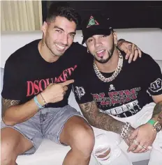  ?? Instagram ?? JANGUEA. El sábado, previo a su concierto, el boricua compartió con el futbolista uruguayo Luis Suárez.