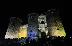  ?? ?? Castel Nuovo
Il Maschio illuminato di notte