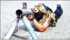  ?? MARVIN RECINOS/AFP ?? A protester uses a homemade mortar launcher against Nicaraguan security forces on Tuesday.