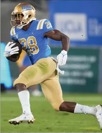  ?? KEITH BIRMINGHAM — STAFF PHOTOGRAPH­ER ?? UCLA running back Brittain Brown finished his regular season against the Colorado Buffaloes on Nov. 13with an injury. He has healed up and is ready to finish his season and college career at the Holiday Bowl.