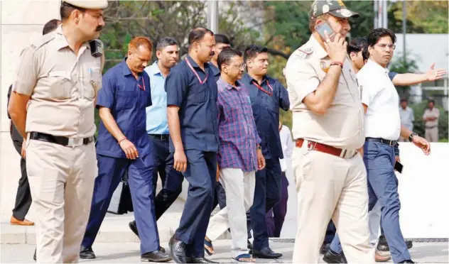  ?? ?? ↑
Police officers escort Arvind Kejriwal (C) as he leaves the court after a hearing in New Delhi on Thursday. Reuters