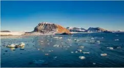  ?? ARE FØLI/NTB SCANPIX ?? Smeltende is fra isbreer ved Kongsfjord­en ved Ny-Ålesund på Svalbard. Øygruppa ligger i et av områdene på jorda med raskest temperatur­økning.