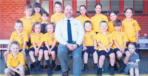  ?? ?? Sacred Heart School Tatura welcomes new principal and celebrates eight sets of twins. (Back, from left) Luca Munari, Eve Nation,
Lexi Munari, Zac Nation, Anabella and Sophia Cricelli, and Nicola and Alex Tartaglia. (Middle) Darcy Chessels, Archie and Bohdan Cimera, principal Jamie Mcdowall, Elliott and Jackson Gale and Thomas Mallon. (Front) Finn Chessells and Madeline Mallon.
