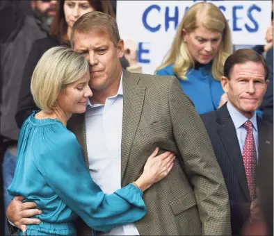  ?? Tyler Sizemore / Hearst Connecticu­t Media file photo ?? Scott Hapgood hugs his wife, Kallie Hapgood, at Town Hall in Darien on Oct. 28, 2019, as U.S. Sen. Richard Blumenthal, D-Conn., and the town show support for him in his manslaught­er charge.