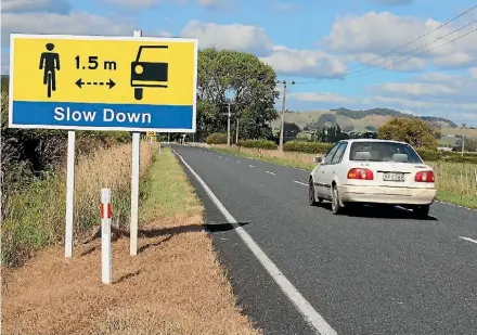  ?? MIKE BAIN ?? Road signs clearly show how cyclists and motorists should share roads. Marc Gascoigne