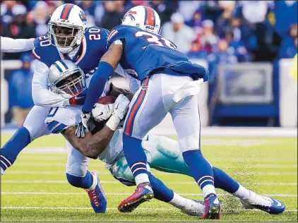  ?? BILL WIPPERT/THE ASSOCIATED PRESS ?? Cowboys RB Darren McFadden is tackled by Bills safeties Corey Graham and Bacarri Rambo on Sunday in Orchard Park, N.Y.