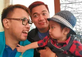  ??  ?? Perci Intalan (left) and Jun Robles Lana adore their 18-monthold son, who is “smart and charming.”