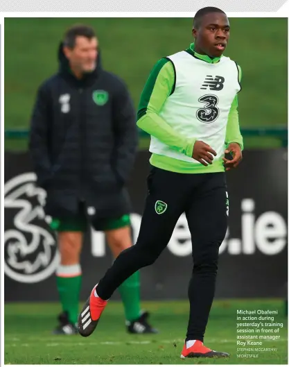  ?? STEPHEN MCCARTHY/ SPORTSFILE ?? Michael Obafemi in action during yesterday’s training session in front of assistant manager Roy Keane