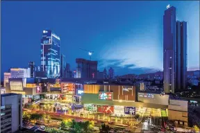  ?? PROVIDED TO CHINA DAILY ?? A night view of the City Crossing complex in the heart of Qingdao.