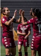  ?? ?? Carolina Venegas y Verónica Matarrita hicieron cinco goles. (Foto Prensa de Saprissa).