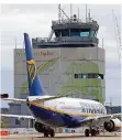  ?? FOTO: THOMAS FREY/DPA ?? Ryanair fliegt weniger Ziele ab dem Flughafen Hahn an.