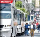  ?? ?? Golpes entre grupos rivales en Gómez Palacio y acarreo masivo en autobuses en Cuernavaca, fueron dos estampas que ayer marcaron la elección de congresist­as de Morena.