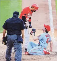  ?? AP / Aaron Doster ?? RONCÓ. Nick Castellano­s provocó un incidente el sábado tras anotar en un ‘wild pitch’ de Jake Woodford.