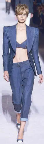  ??  ?? Embrace the blues: Denim jacket, bandeau and pants from Tom Ford