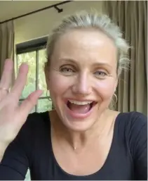  ??  ?? La actriz Cameron Diaz (48) es seguidora de la alimentaci­ón consciente y del uso de cremas ultrahidra­tantes para cuidar su piel.