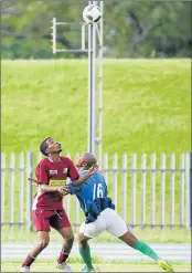  ?? Picture: SIBONGILE NGALWA ?? FIERCE FOCUS: EC Bees outplayed FC Buffalo Stadium in East London on Saturday at Jan Smuts