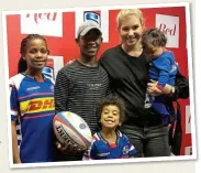  ??  ?? FAMILY MAN: Siya Kolisi’s wife, Rachel, with their children and Siya’s half-siblings