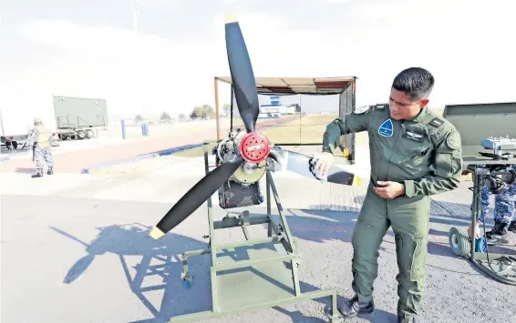  ?? /CORTESÍA: GOBIERNO DEL ESTADO ?? Integrante­s de la Fuerza Aérea Mexicana hicieron una demostraci­ón de las aeronaves no tripuladas
