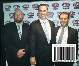  ??  ?? Gippsland Umpires Associatio­n coach Paul Vaughan received the inaugural Greg Sidebottom Memorial award from the late Greg Sidebottom’s sons Warren and Vaughan at AFL Victoria’s community awards night.