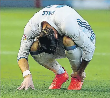  ?? FOTO: SIRVENT ?? Bale no logra remontar el vuelo por culpa de sus eternas lesiones musculares El atacante galés, KO cuando vislumbrab­a su regreso