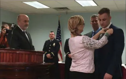  ?? MICHAEL GWIZDALA - DIGITAL FIRST MEDIA ?? Jeremy Snyder is sworn in as a Troy police officer.