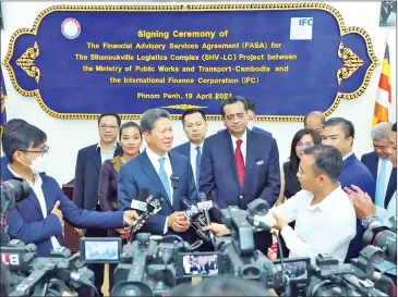  ?? MPWT ?? Transport minister Sun Chanthol speaks to the media after signing the Financial Advisory Services Agreement with the IFC to establish the Sihanoukvi­lle Logistics Complex, on April 19.