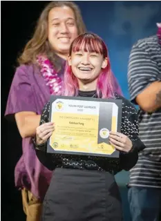  ?? BRYAN BERKOWITZ photo ?? Kalehua Fung holds the award for 2022 youth poet laureate after an evening of performanc­es by 13 finalists at the Maui Arts & Cultural Center on Saturday.