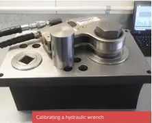  ??  ?? Calibratin­g a hydraulic wrench