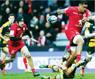  ??  ?? Hitting his stride: Joe Tekori runs in to score Toulouse’s second try