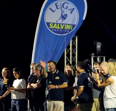  ??  ?? Le due tappe Nella foto grande (Sasanelli) Salvini ieri seria a Mola di Bari. A sinistra durante il comizio a Peschici (Cautillo)