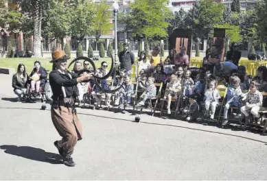  ?? ÁNGEL DE CASTRO ?? Una de las actuacione­s celebradas ayer, ante numeroso público infantil.