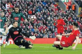  ?? FOTO. REUTERS/NTB SCANPIX ?? Plymouth-keeper Luke McCormick stopper forsøket fra Liverpools Ben Woodburn.