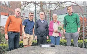  ?? FOTO: OOMEN ?? Der Vorstand der Geselligen Vereine von Veert (v. l.): Reinhard Venmanns,Felix Oomen, Leo Hellmann, Jutta Seidel und Frederik Terporten.