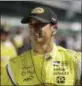  ?? DARRON CUMMINGS — THE ASSOCIATED PRESS ?? Helio Castroneve­s, waits during qualificat­ions for the Indy 500 in Indianapol­is Sunday